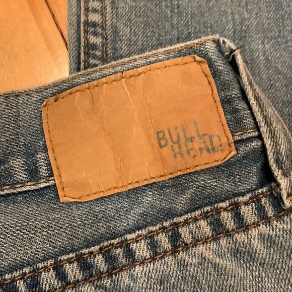 Bullhead Willshire 5-pocket medium wash bootleg jeans. - Picture 4 of 6